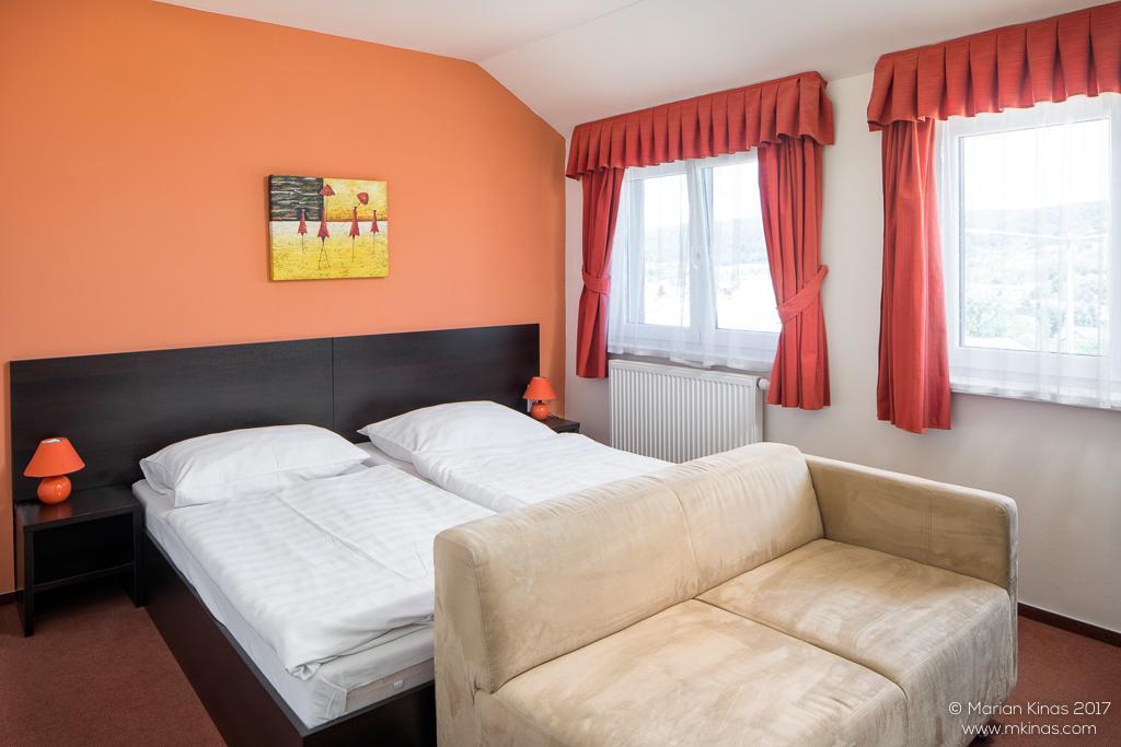 Garni Hotel Fellini Žiar nad Hronom Exteriör bild